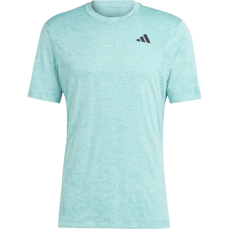Plus Size Men's Striped Chambray Casual Shirts with a Spread Collar for a Preppy AppearanceMen's Freelift Tee