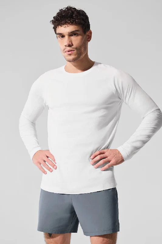 Men's Graphic - Printed Casual Shirts with Pop - Culture References for a Fun and Stylish LookAlo Vapor Crewneck Long Sleeve - White