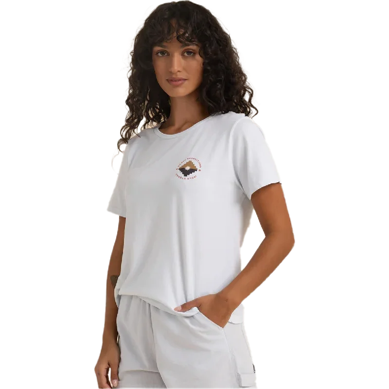 Men's Short - Sleeve Linen Casual Shirts in Light Khaki for a Breathable Summer OptionWomen's Isola Eterna Everyday Tee