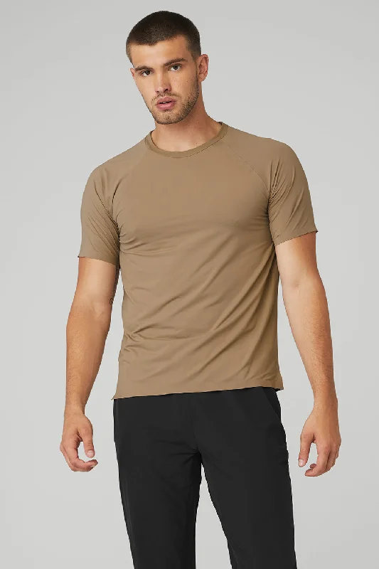 Men's Thermal - Lined Casual Shirts in Black for Added Warmth in Cold WeatherIdol Performance Tee - Gravel