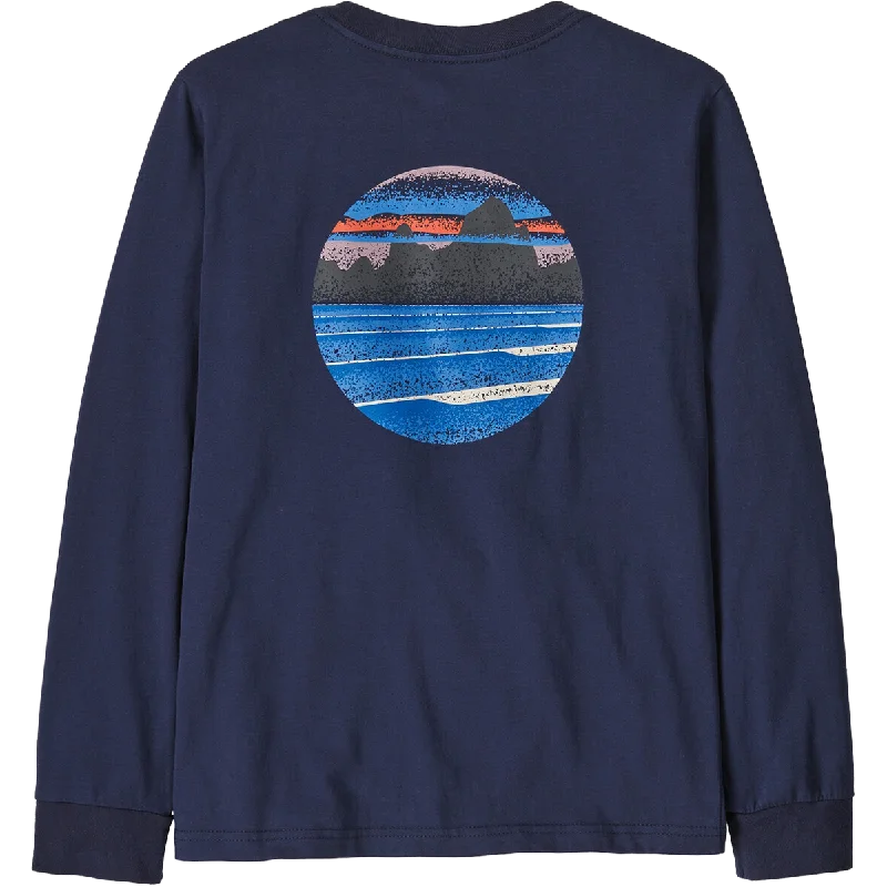 Plus Size Men's Striped Chambray Casual Shirts with a Spread Collar for a Preppy AppearanceYouth Long Sleeve Skyline Stencil T-Shirt