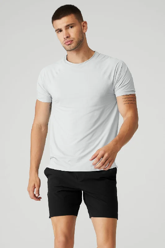 Men's Embroidered Detail Casual Shirts in Beige for a Touch of EleganceIdol Performance Tee - Titanium