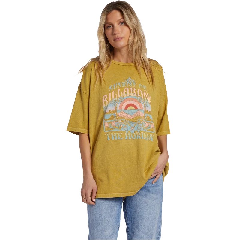 Men's Short - Sleeve Linen Casual Shirts in Light Khaki for a Breathable Summer OptionWomen's Sunrise on the Beach