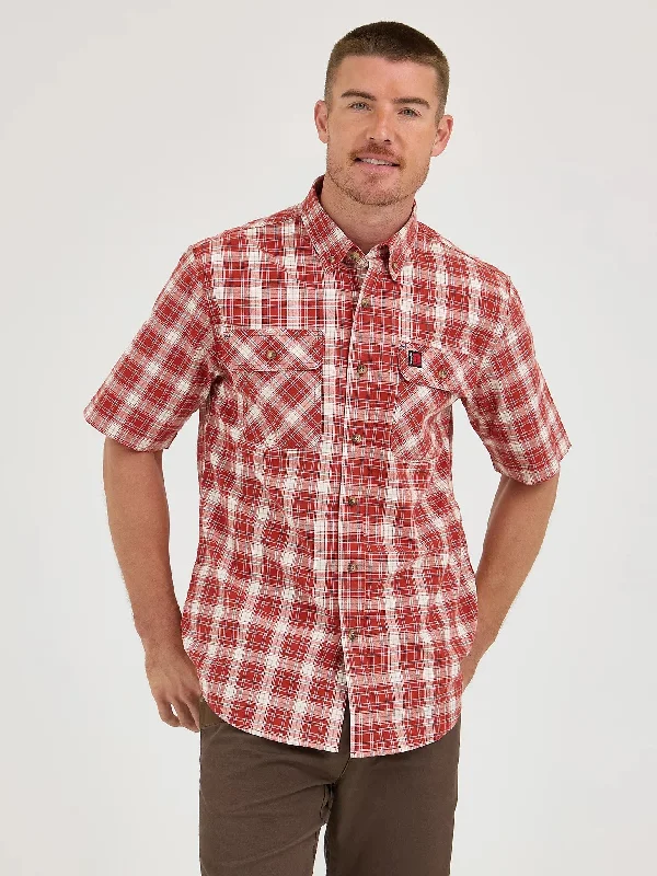 Men's Moisture - Wicking Performance Fabric Casual Shirts for Outdoor ActivitiesWrangler RIGGS Workwear® Men's Foreman Button-Down Short Sleeve Work Shirt