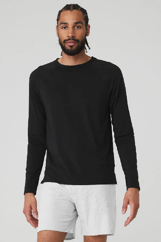 Men's Slim - Fit Printed Floral Casual Shirts in Pastel Colors for a Spring - Inspired VibeIdol Long Sleeve Performance Tee - Black