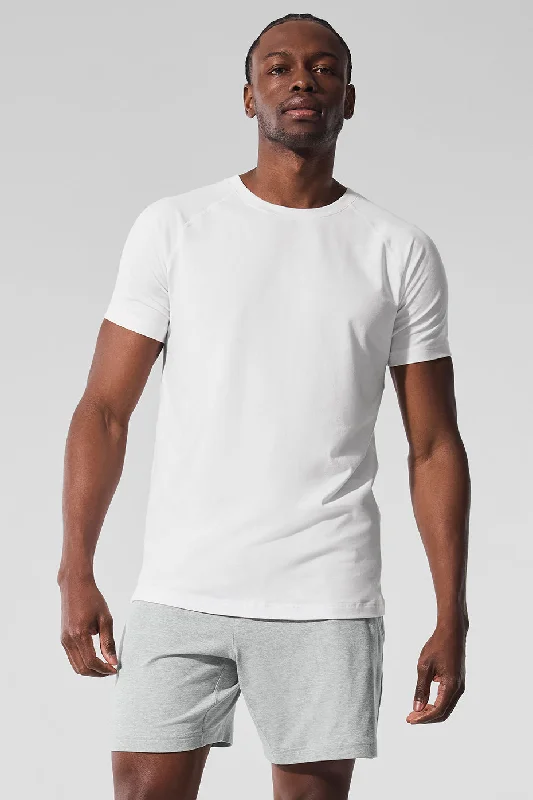 Men's Embroidered Detail Casual Shirts in Beige for a Touch of EleganceAlo Vapor Crewneck Short Sleeve - White