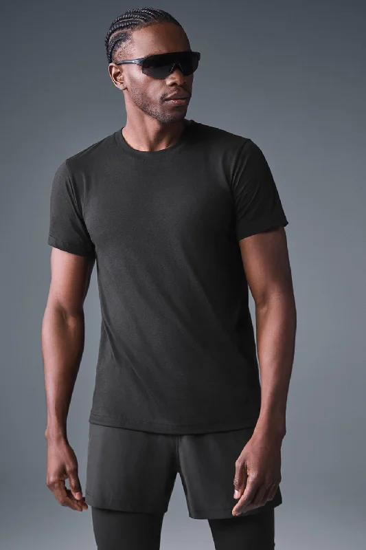 Men's Long - Line Oversized Casual Shirts in Dark Gray for a Relaxed and Modern LookTriumph Tee - Black