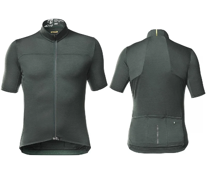 Men's Moisture - Wicking Golf Jerseys with UV Protection for Comfortable Rounds on the CourseMavic Sean Kelly Ltd Short Sleeve Road Jersey - Dark