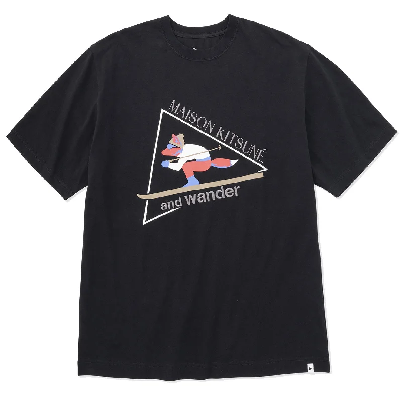 Men's polo t - shirts with a contrast collar for a preppy lookAnd Wander x Maison Kitsune Skiing Fox Dry Cotton S/S Tee Black