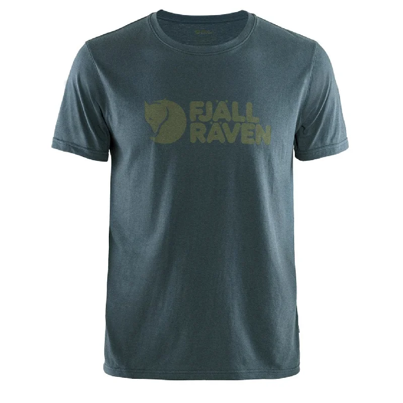 Men's distressed denim - look t - shirts with a rugged appealFjallraven Logo T-Shirt Navy
