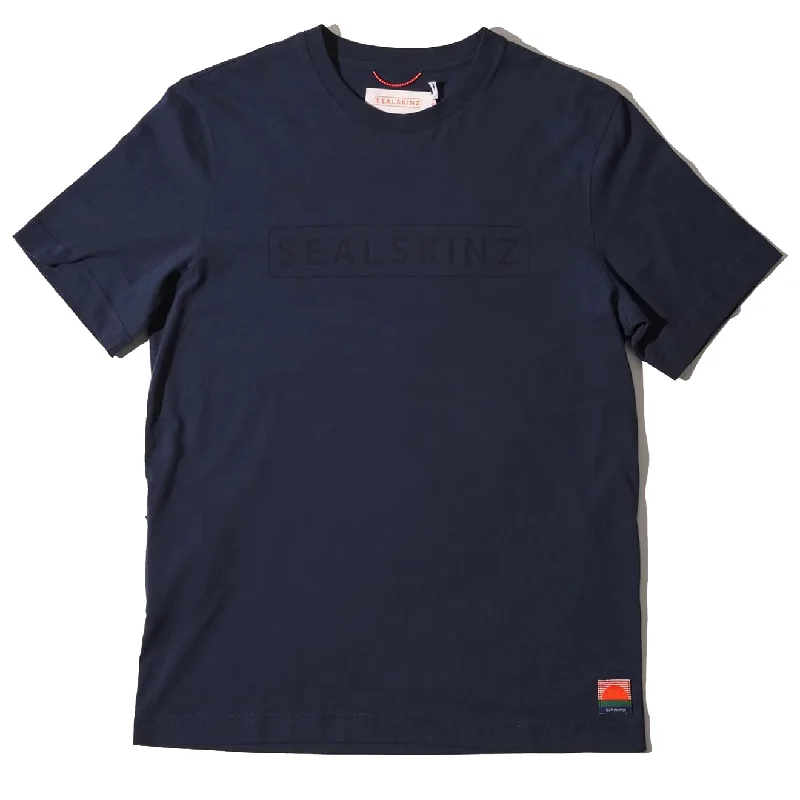 Men's slim - fit graphic t - shirts with vintage rock band printsSealskinz Litcham Icon UV Protection Tee Navy