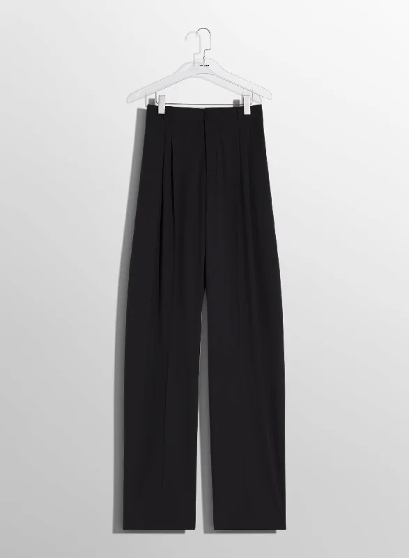 Men's neon - colored athletic shorts for high - visibility workouts   black pleated wide leg trousers