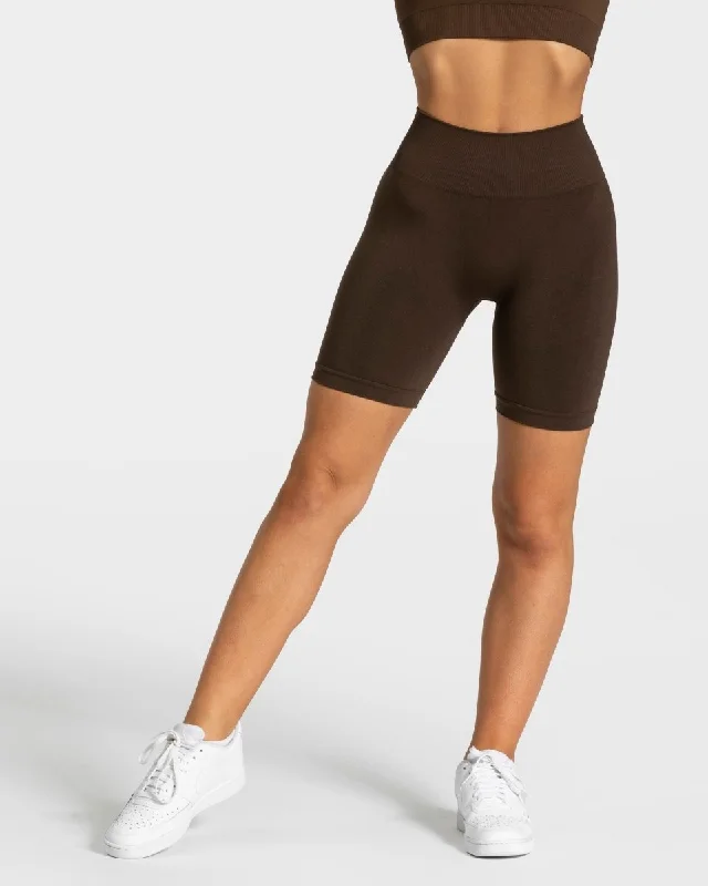 Men's floral print silk blend shorts for a unique night - out look   Classy Short "Dunkelbraun"