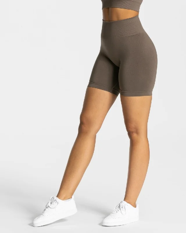 Men's wide - leg linen blend shorts for a relaxed beachside vibe    Classy Short "Taupe"