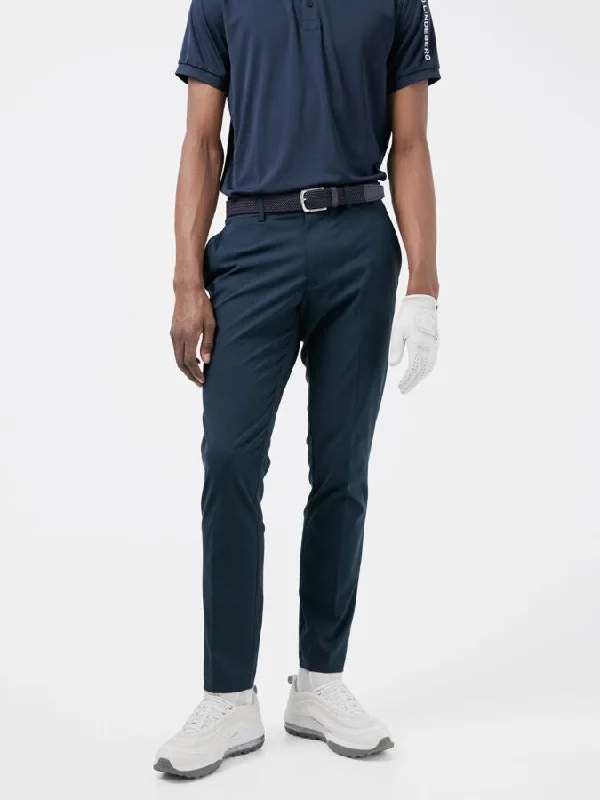 Men's zip - pocket canvas shorts for added functionality during travel   Vent Golf Pant
