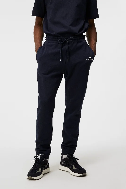 Men's zip - pocket canvas shorts for added functionality during travel   Men's Alpha Pant