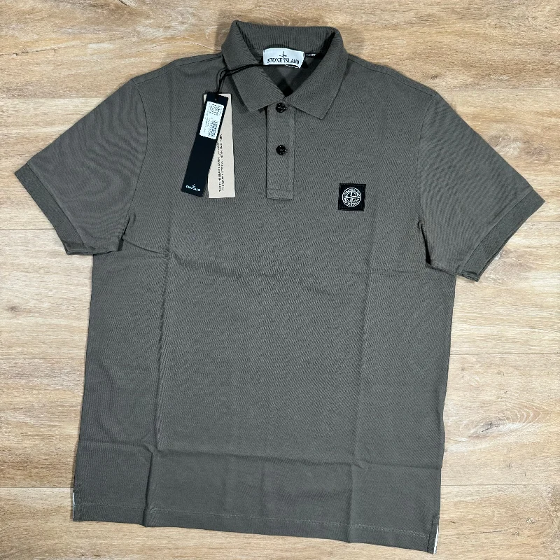 Men's ribbed cuffs and hem polo shirts for a textured lookStone Island Patch Logo Polo Shirt in Walnut Brown