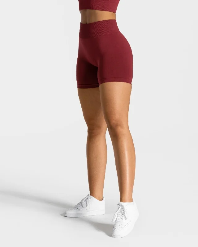 Men's high - waisted swim shorts with UPF protection for beach vacations   Timeless Scrunch Short "Weinrot"